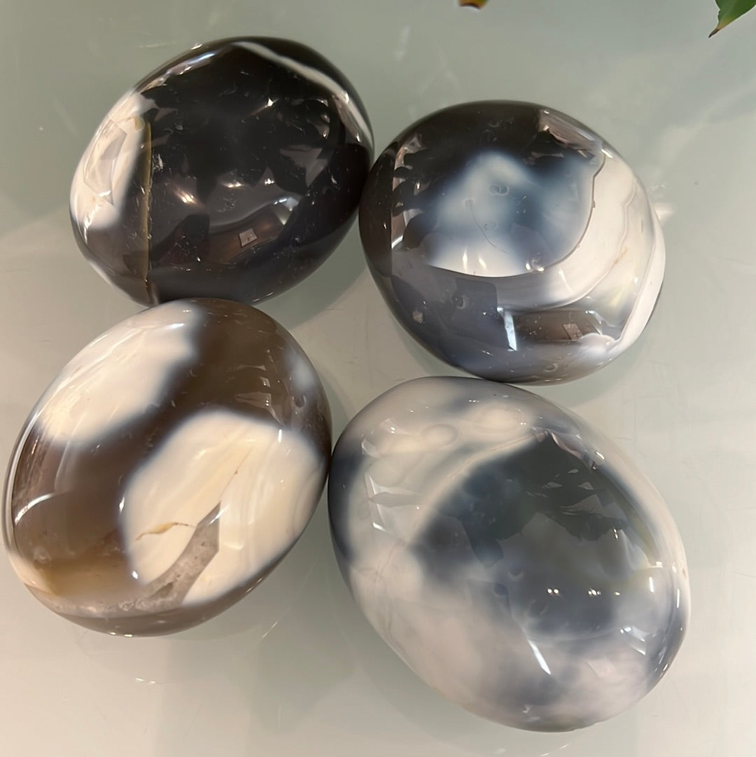 Orca Agate XL Palmstone