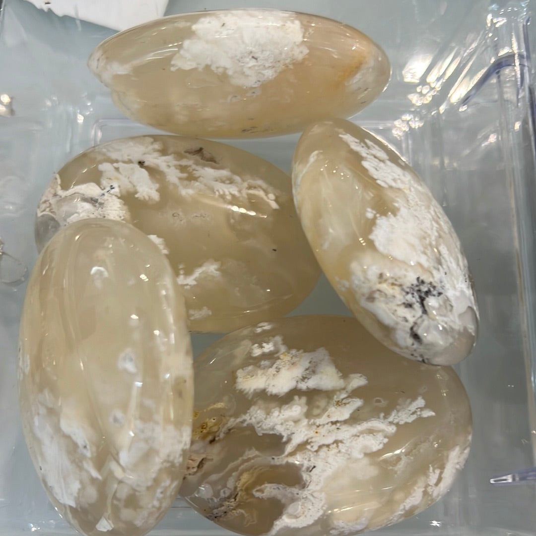 Plume Agate Palmstone