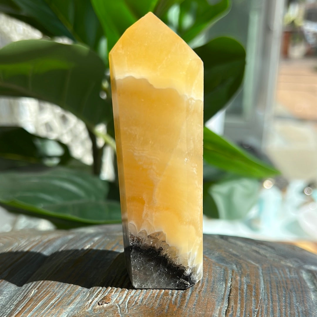 Yellow calcite with chalcedony Tower